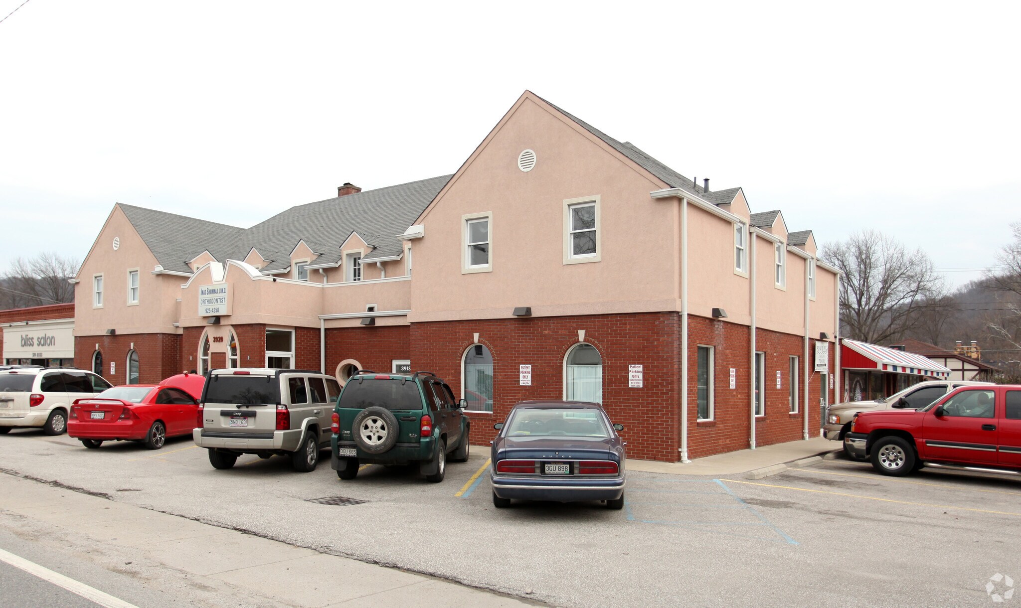 3920 Maccorkle Ave SE, Charleston, WV à louer Photo principale– Image 1 sur 9