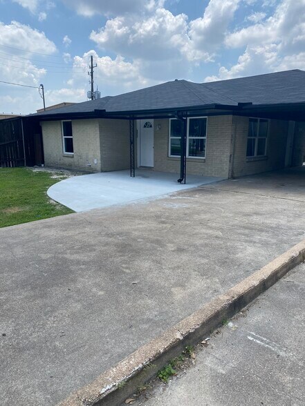 8817 Emmott Rd, Houston, TX à louer - Photo de l’immeuble – Image 2 sur 10