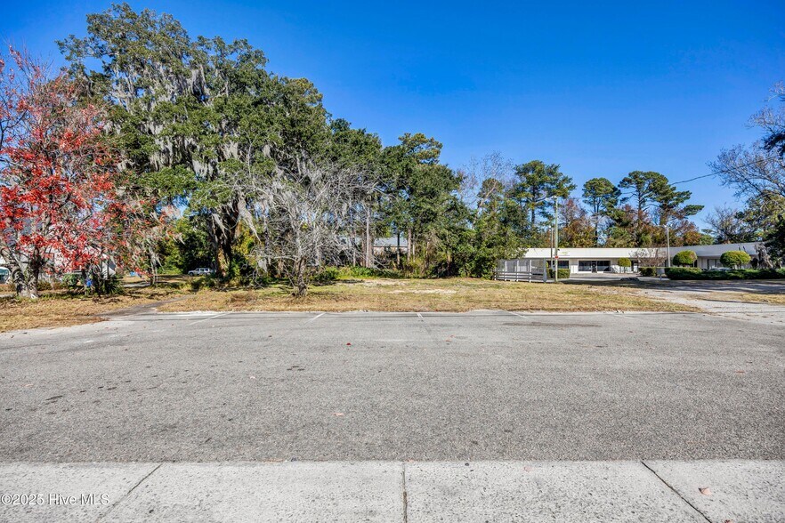 4213 Princess Place Dr, Wilmington, NC à vendre - Photo de l’immeuble – Image 2 sur 13