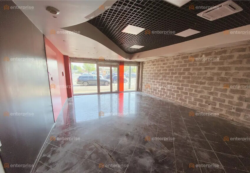 Local commercial dans Loos à louer - Photo de l’immeuble – Image 3 sur 4