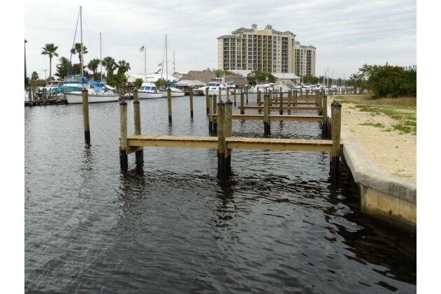 3461 N Key Dr, Fort Myers, FL à vendre Photo de l’immeuble– Image 1 sur 26