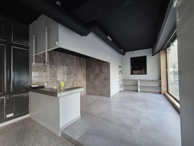 Local commercial dans Paris à louer - Photo de l’immeuble – Image 3 sur 10