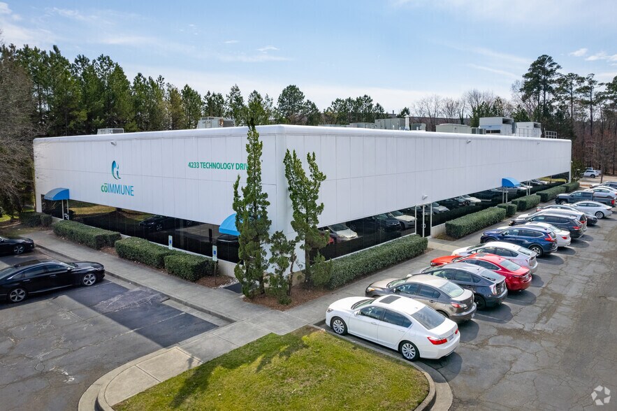 4233 Technology Dr, Durham, NC à louer - Photo de l’immeuble – Image 1 sur 2