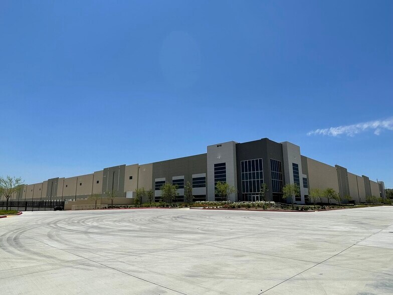 19115 Harvill Ave, Perris, CA à louer - Photo de l’immeuble – Image 2 sur 5