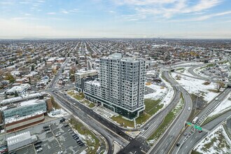 300 Pl Charles-Le Moyne, Longueuil, QC - VUE AÉRIENNE  vue de carte