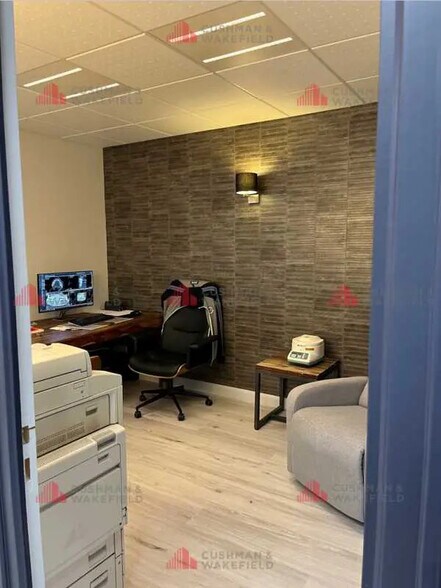 Bureau dans Chalon-Sur-Saône à vendre - Photo de l’immeuble – Image 3 sur 4