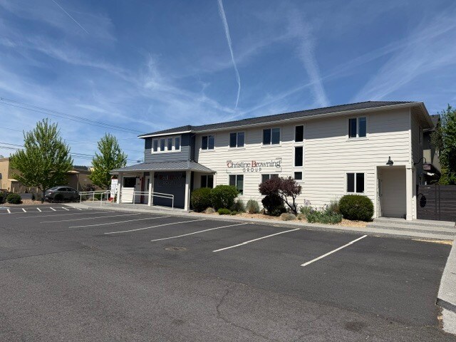 1860 NE 4th St, Bend, OR à louer Photo de l’immeuble– Image 1 sur 7