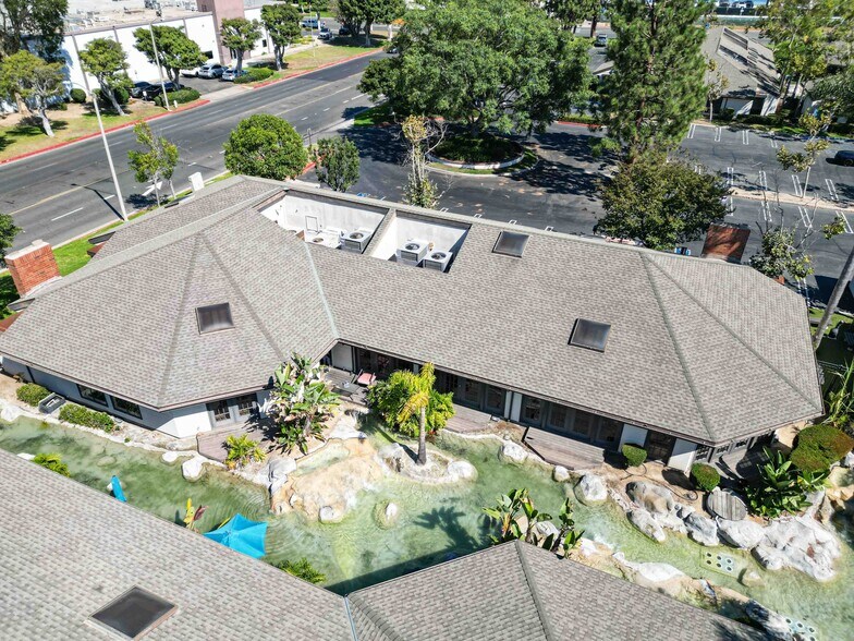 3151 Airway Ave, Costa Mesa, CA à vendre - Photo de l’immeuble – Image 1 sur 12