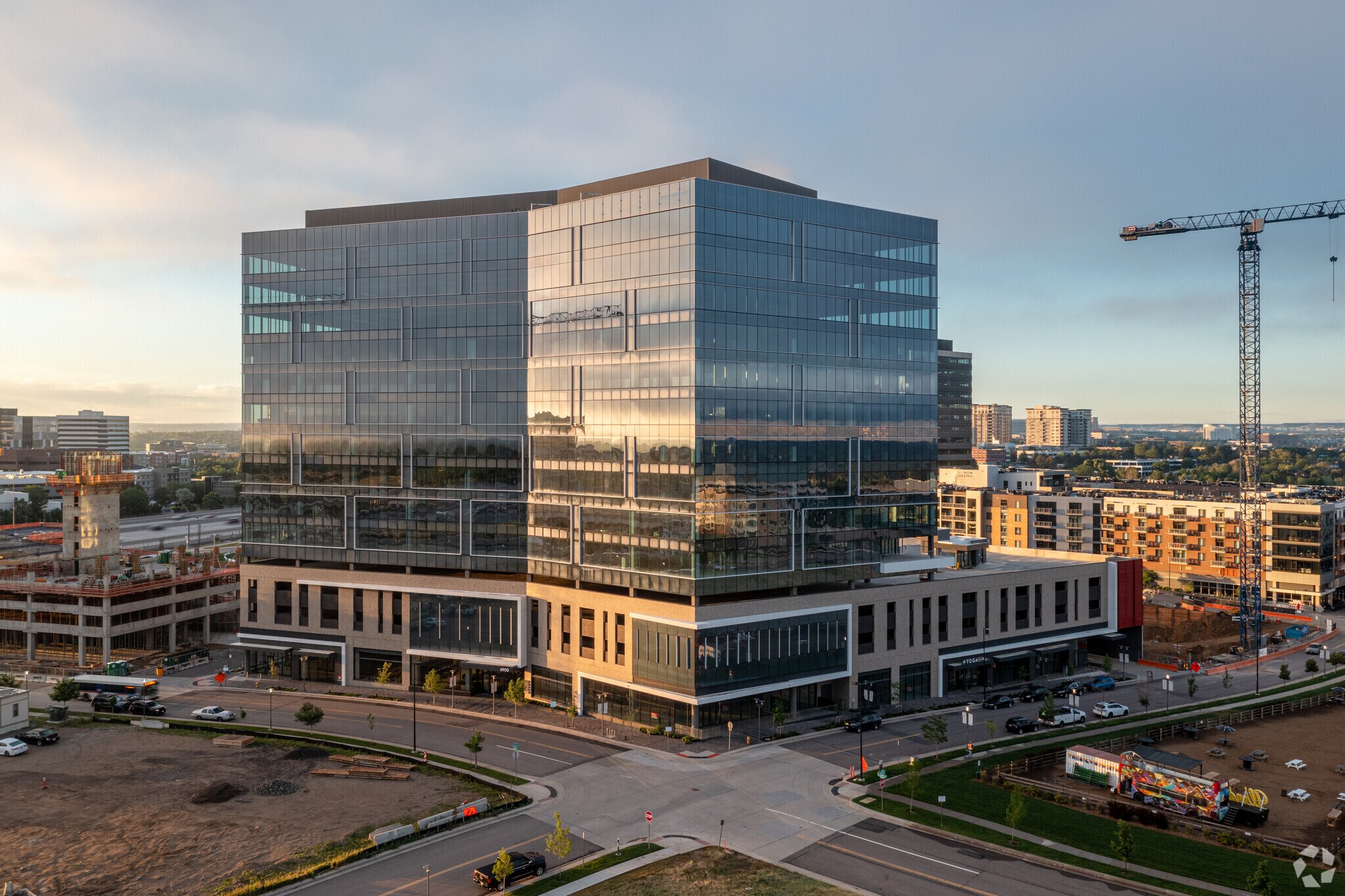 6900 Layton Ave, Denver, CO à louer Photo principale– Image 1 sur 21