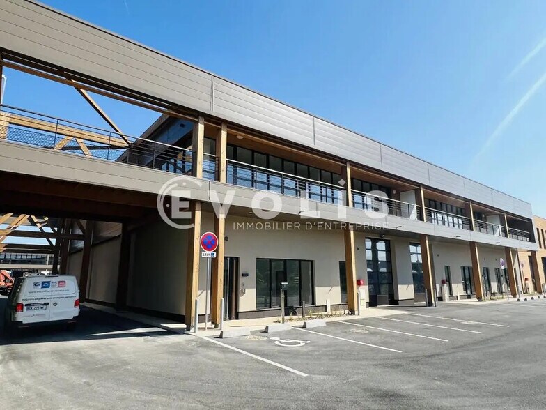 2-14 Rue De Lamirault, Collégien à louer - Photo de l’immeuble – Image 3 sur 10