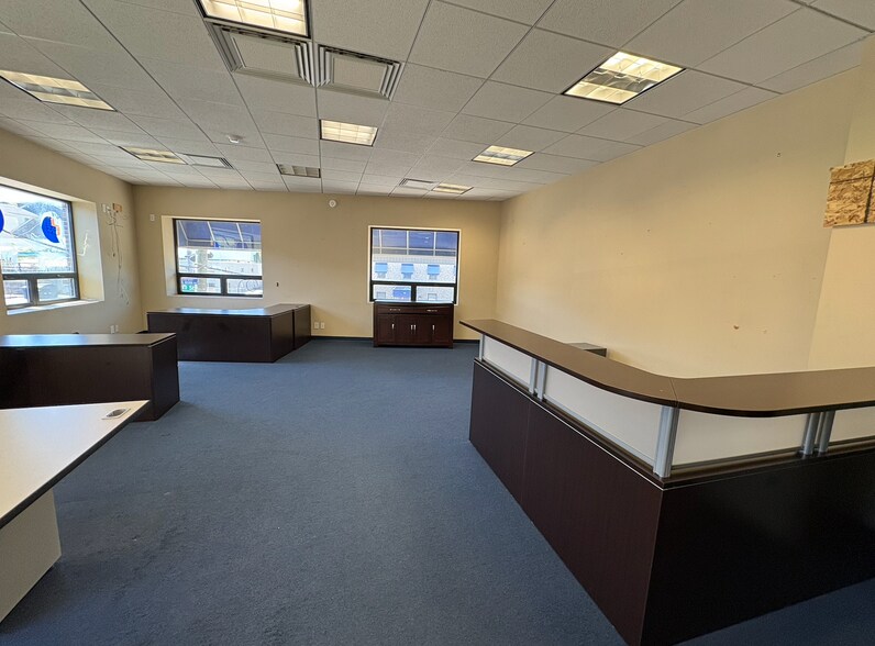 77-79 E Main St, Elmsford, NY à louer - Photo intérieure – Image 2 sur 3