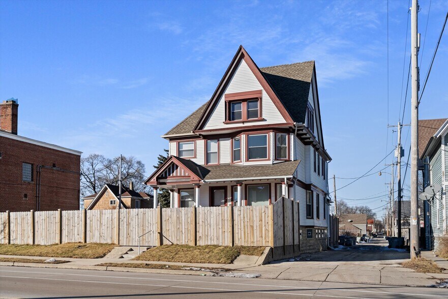 124 W North Ave, Milwaukee, WI à vendre - Photo de l’immeuble – Image 2 sur 60