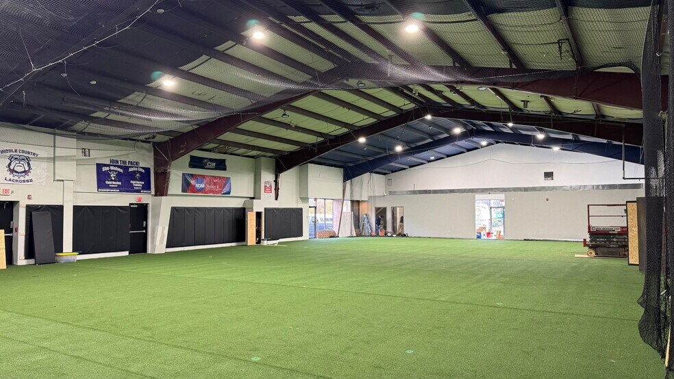 2343 Middle Country Rd, Centereach, NY à vendre - Photo intérieure – Image 3 sur 3