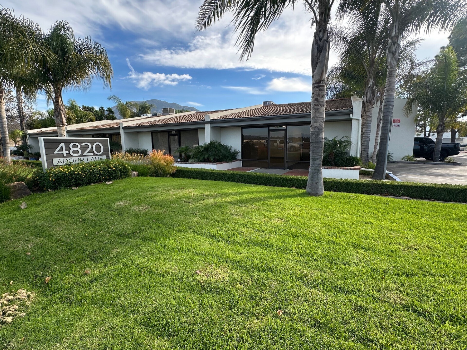 4820 Adohr Ln, Camarillo, CA à louer Photo de l’immeuble– Image 1 sur 10