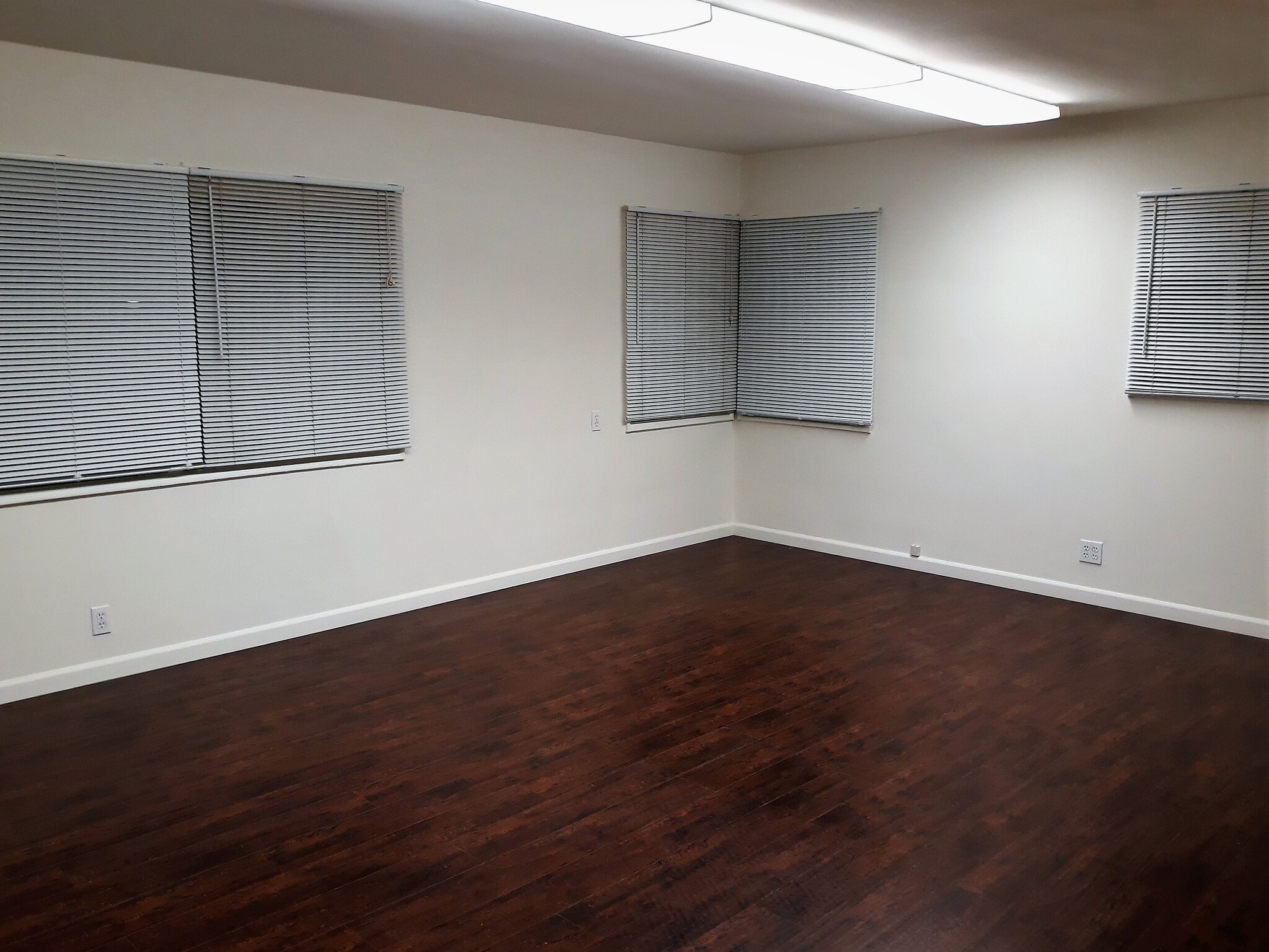 1511 Pontius Ave, Los Angeles, CA à louer Photo de l’immeuble– Image 1 sur 11