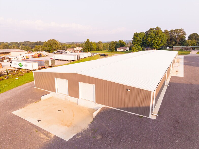 235 Lands Rd, Madisonville, TN à louer - Photo de l’immeuble – Image 1 sur 14