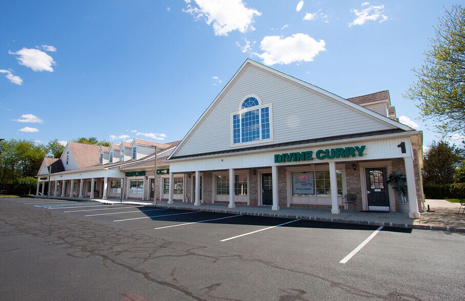 378 S Branch Rd, Hillsborough, NJ à louer - Photo de l’immeuble – Image 2 sur 16