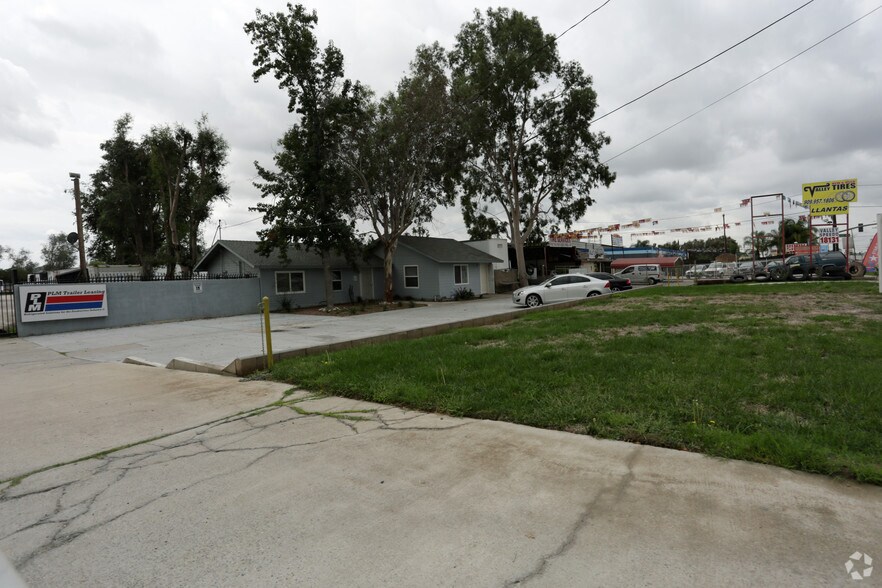 18183 Valley Blvd, Bloomington, CA à vendre - Photo de l’immeuble – Image 2 sur 5