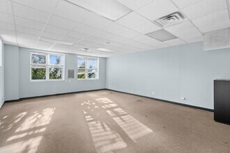 451-457 Sunrise Hwy, Lynbrook, NY à louer Photo intérieure– Image 2 sur 8