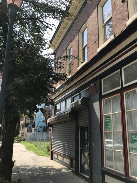 5836 Germantown Ave, Philadelphia, PA à louer - Photo de l’immeuble – Image 3 sur 4