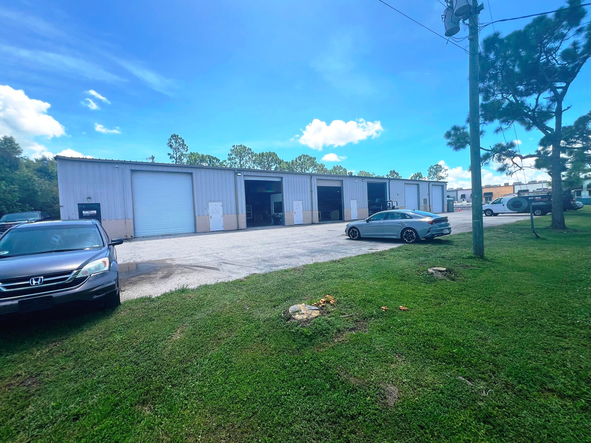 6120 Idlewild St, Fort Myers, FL à louer Photo de l’immeuble– Image 1 sur 4