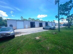 6120 Idlewild St, Fort Myers, FL à louer Photo de l’immeuble– Image 1 sur 4