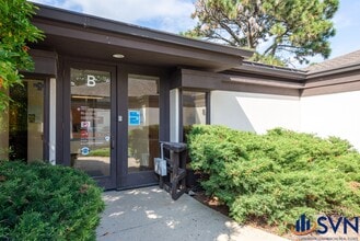 2210 Dean St, St Charles, IL à louer Photo de l’immeuble– Image 2 sur 12