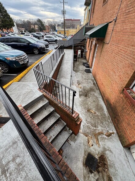 248-252 W Broad St, Falls Church, VA à louer - Photo de l’immeuble – Image 3 sur 9