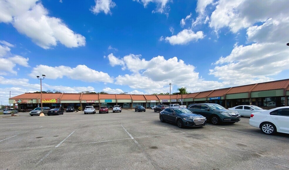 901-945 10th St E, Palmetto, FL à louer - Photo de l’immeuble – Image 3 sur 6