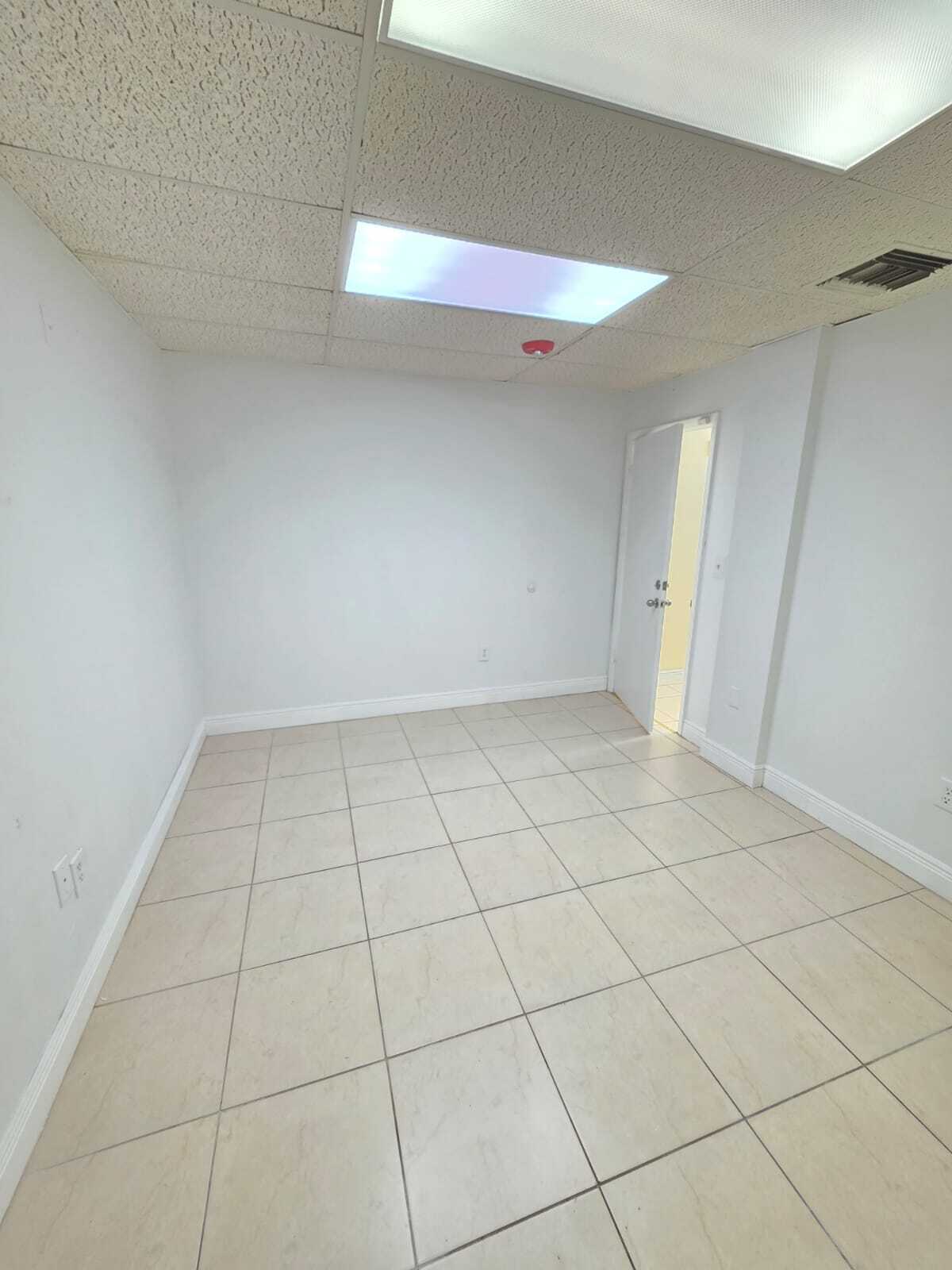 540 NW 165th St, Miami, FL à louer Photo de l’immeuble– Image 1 sur 4