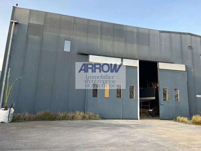 Plus de détails pour Local d’activités à vendre