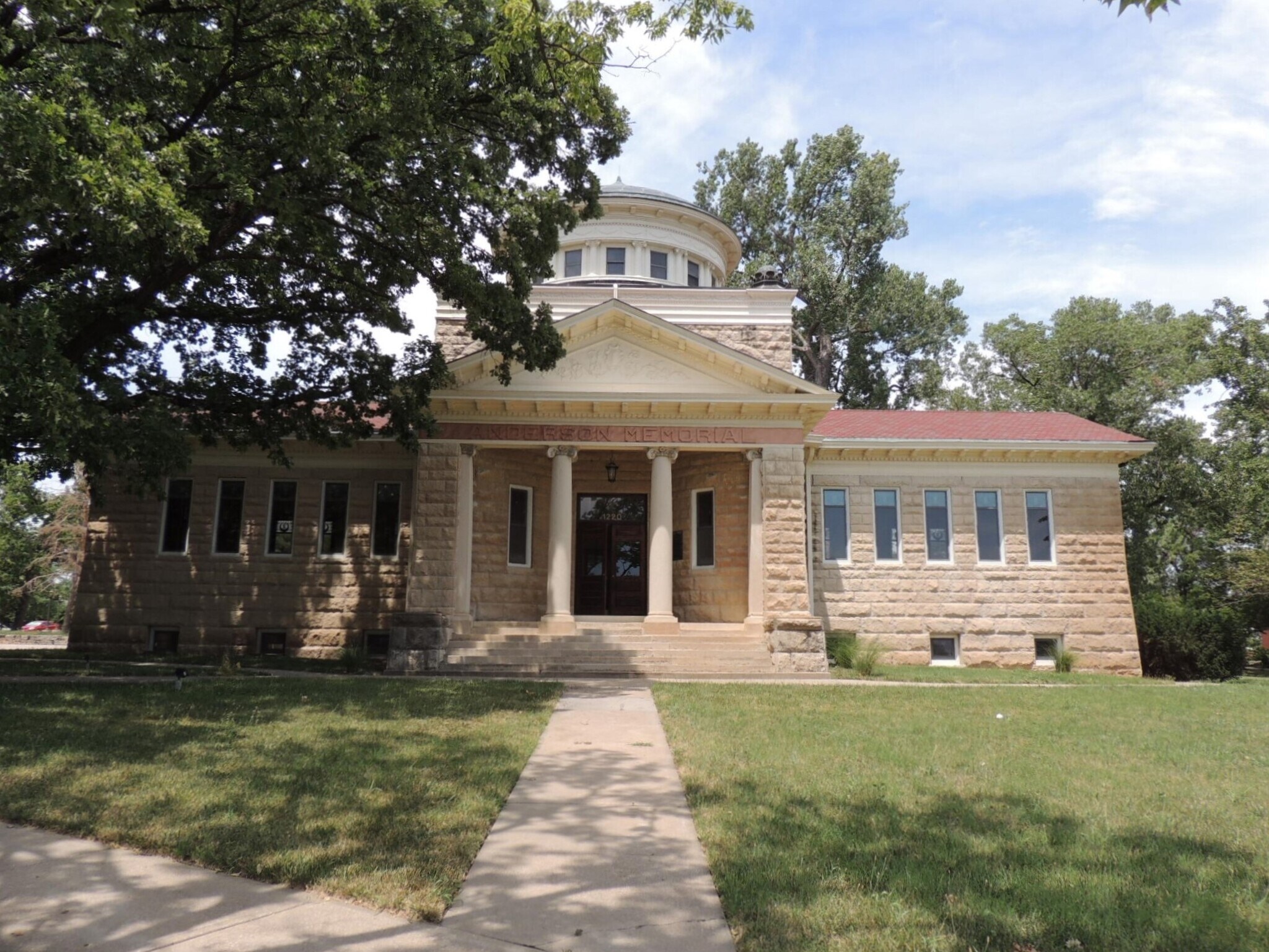 1220 C of E Dr, Emporia, KS à vendre Photo de l’immeuble– Image 1 sur 25