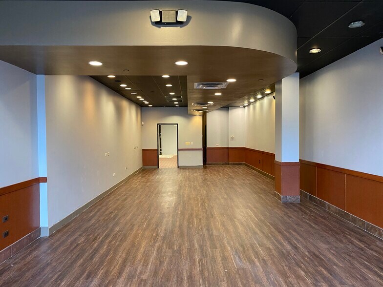 116 N York St, Elmhurst, IL à vendre - Photo de l’immeuble – Image 2 sur 3