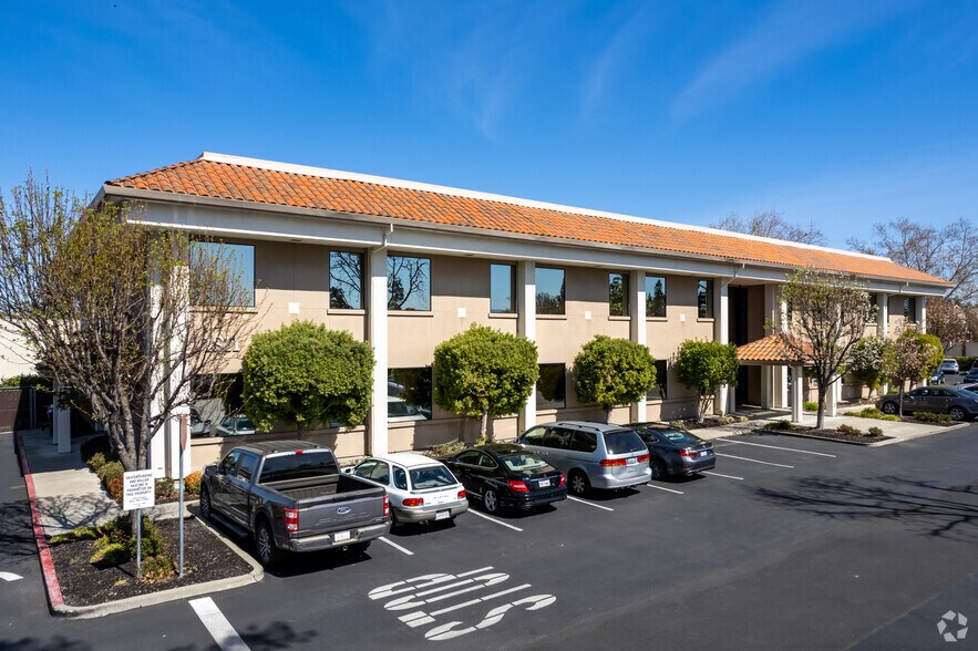 1811 Santa Rita Rd, Pleasanton, CA à louer - Photo de l’immeuble – Image 2 sur 4