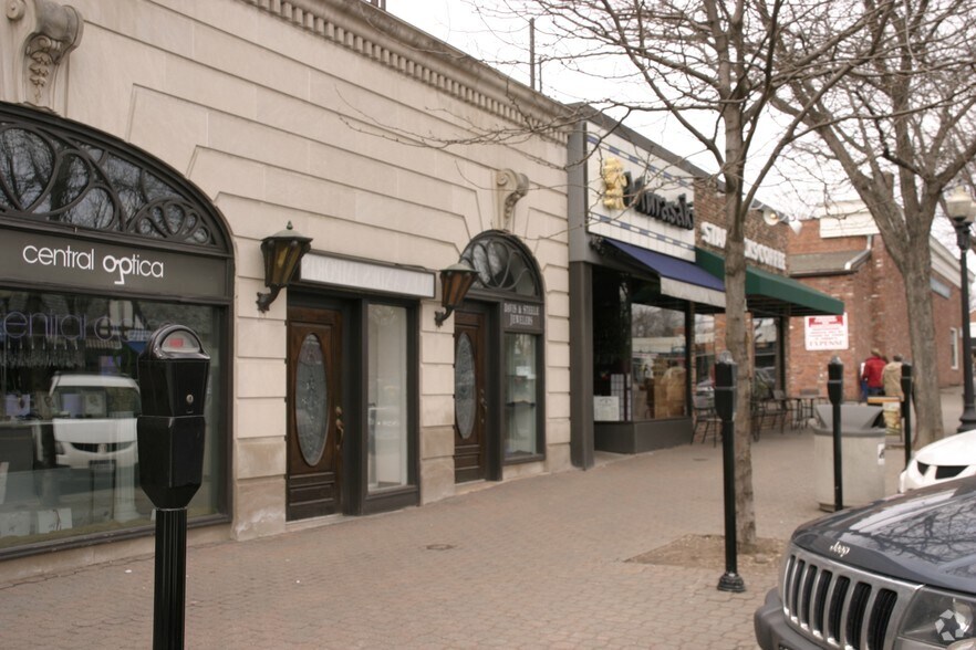 27-43 LaSalle Rd, West Hartford, CT à louer - Photo de l’immeuble – Image 2 sur 5