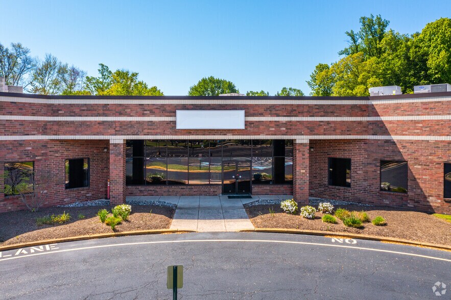 500 Enterprise Dr, Horsham Township, PA à louer - Photo de l’immeuble – Image 3 sur 4