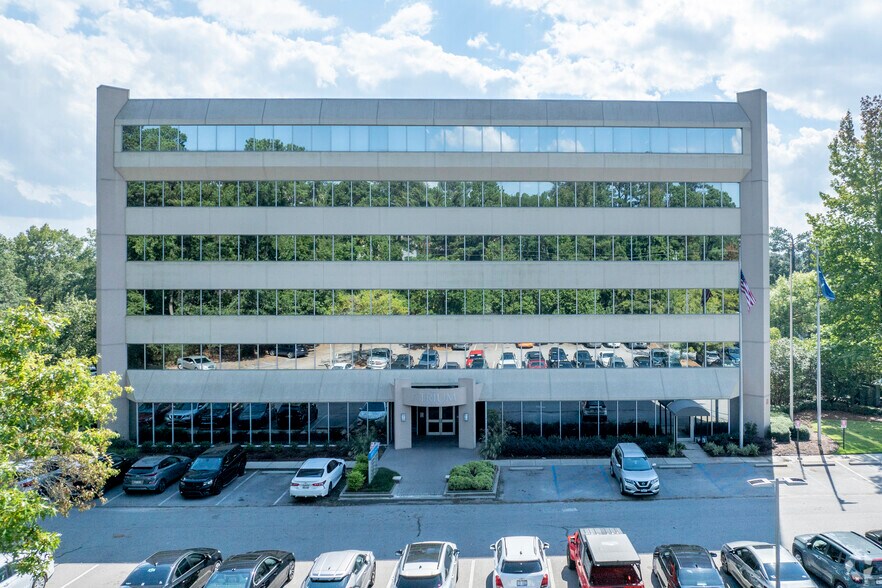 140 Stoneridge Dr, Columbia, SC à louer - Photo de l’immeuble – Image 2 sur 13