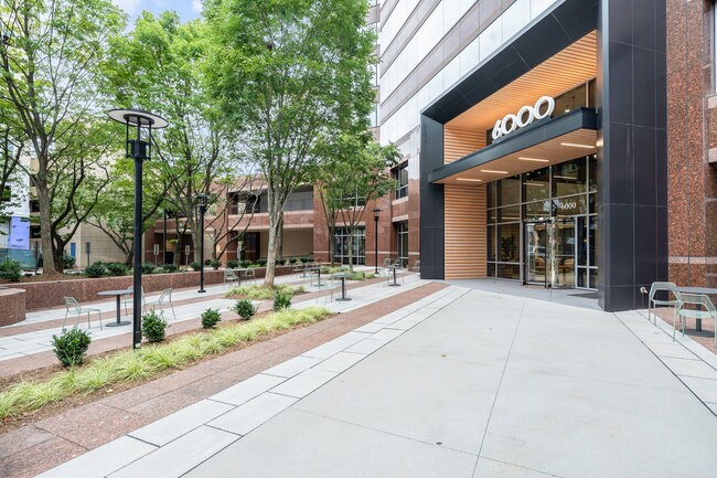 6000 Fairview Rd, Charlotte, NC à louer - Photo de l’immeuble – Image 2 sur 13