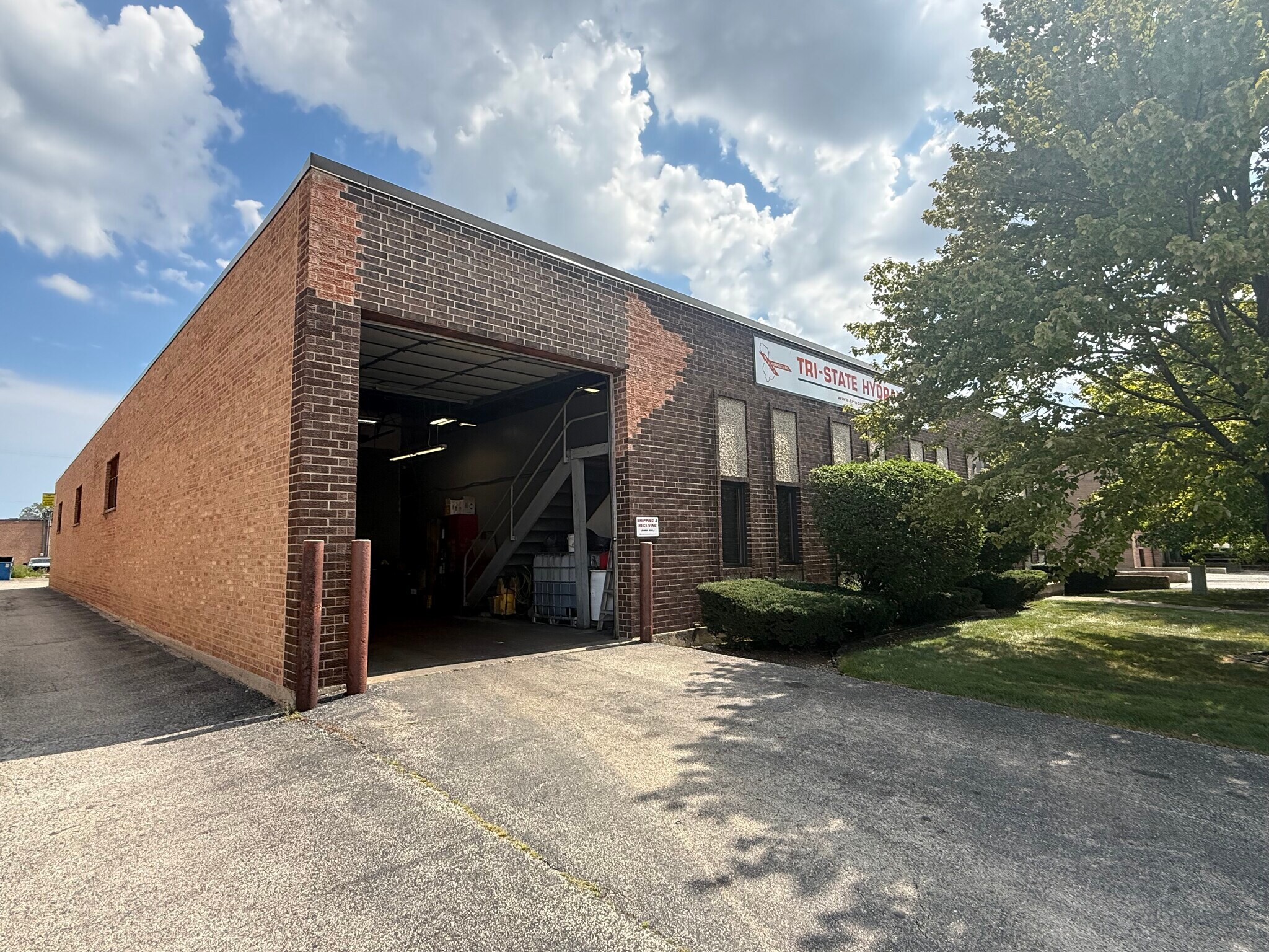 135 Martin Ln, Elk Grove Village, IL à vendre Photo de l’immeuble– Image 1 sur 27