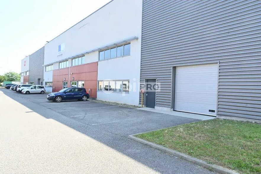 50 Rue Jean Zay, Saint-Priest à louer - Photo de l’immeuble – Image 1 sur 6