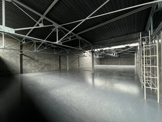 Plus de détails pour 13 Avenue Barthélémy Thimonnier, Caluire-et-Cuire - Bureau, Industriel/Logistique à louer