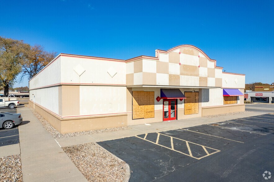 221 N 66th St, Lincoln, NE à louer - Photo de l’immeuble – Image 2 sur 13