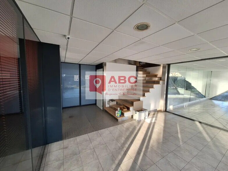 Local d’activités dans SAINT-ANDRÉ-DE-SANGONIS à louer - Photo intérieure – Image 2 sur 7