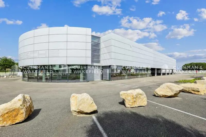 1 Rue Nicéphore Niepce, Saint-Priest à vendre - Photo de l’immeuble – Image 1 sur 11