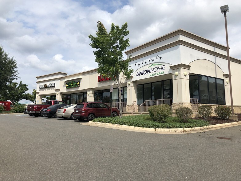 1251 Carl D. Silver Pky, Fredericksburg, VA à louer - Photo de l’immeuble – Image 3 sur 5