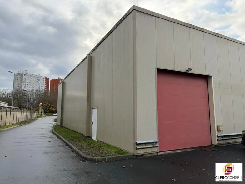Local d’activités dans Le Grand-Quevilly à louer - Photo de l’immeuble – Image 1 sur 7