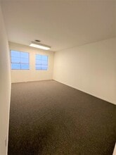 6210 Wilshire Blvd, Los Angeles, CA à louer Photo intérieure– Image 2 sur 3