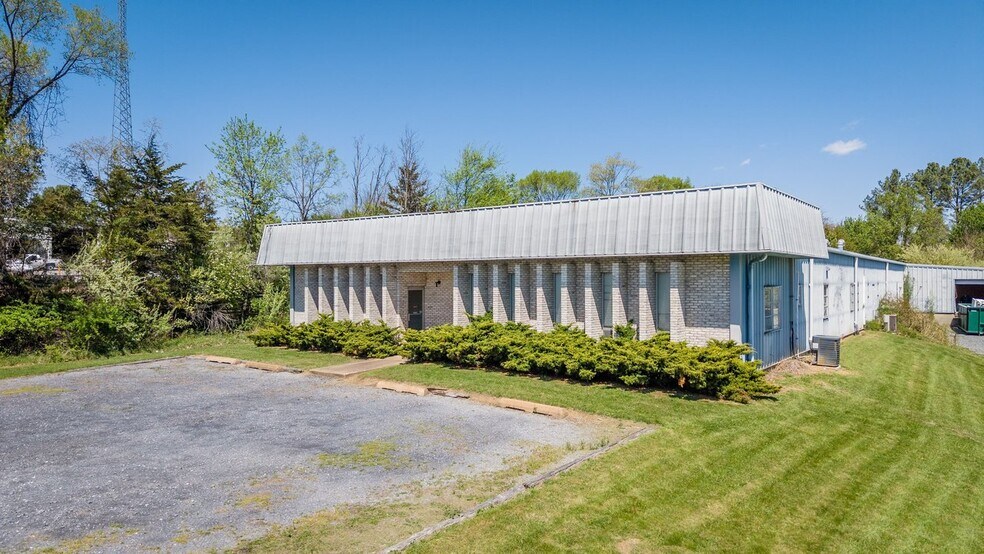 52 Mid Valley Ln, Verona, VA à vendre - Photo principale – Image 1 sur 53