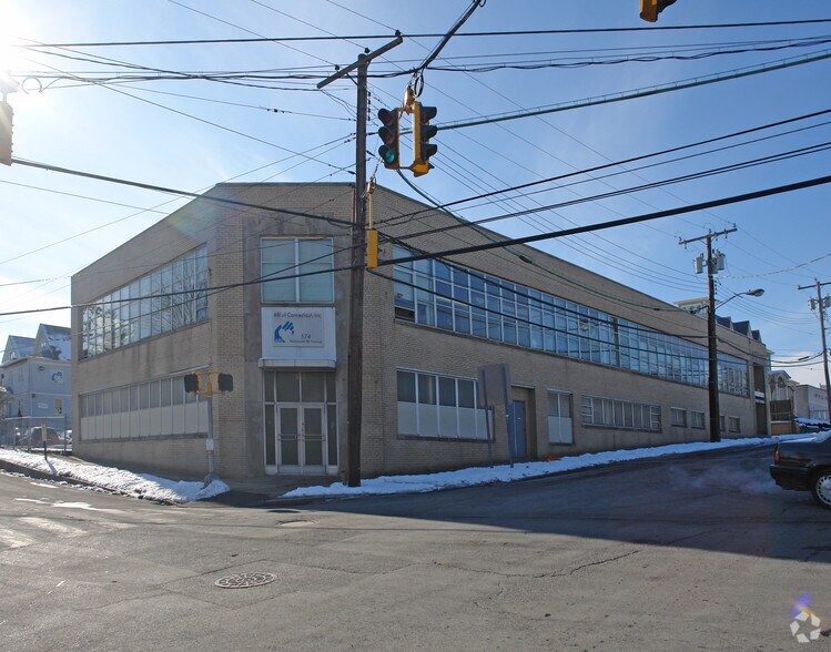174 Richmond Hill Ave, Stamford, CT à louer - Photo de l’immeuble – Image 3 sur 3