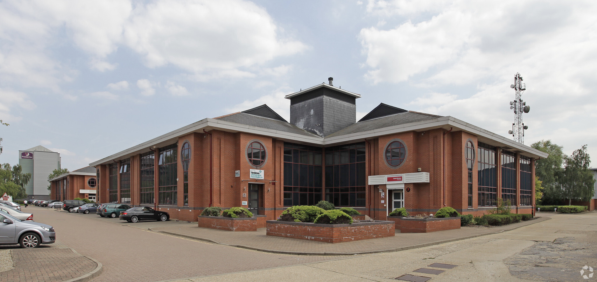 Elstree Way, Borehamwood à louer Photo de l’immeuble– Image 1 sur 19